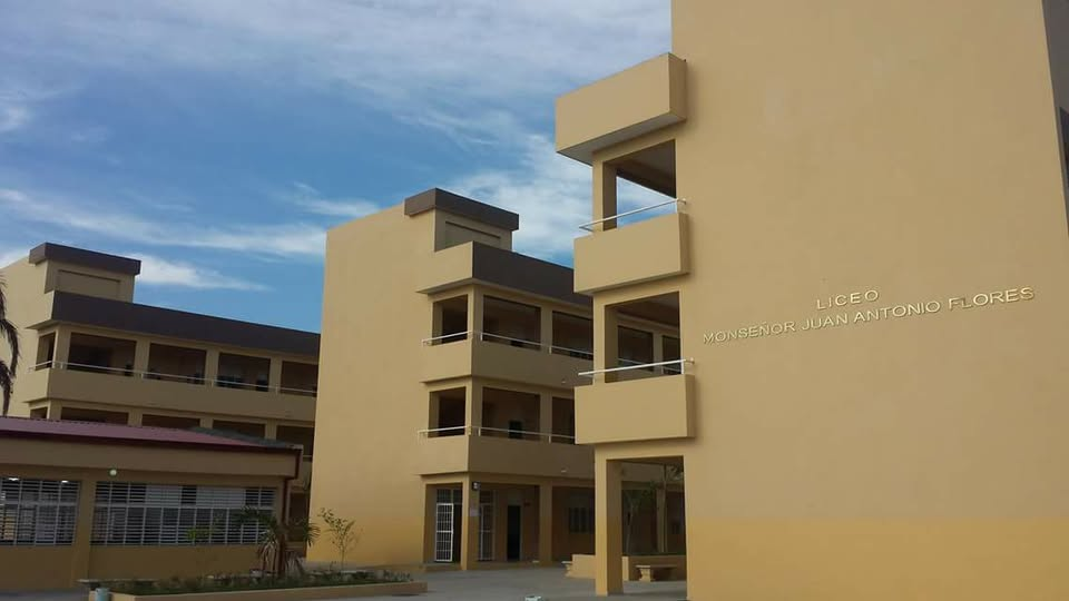 Fachada Politécnico Monseñor Juan Antonio Flores